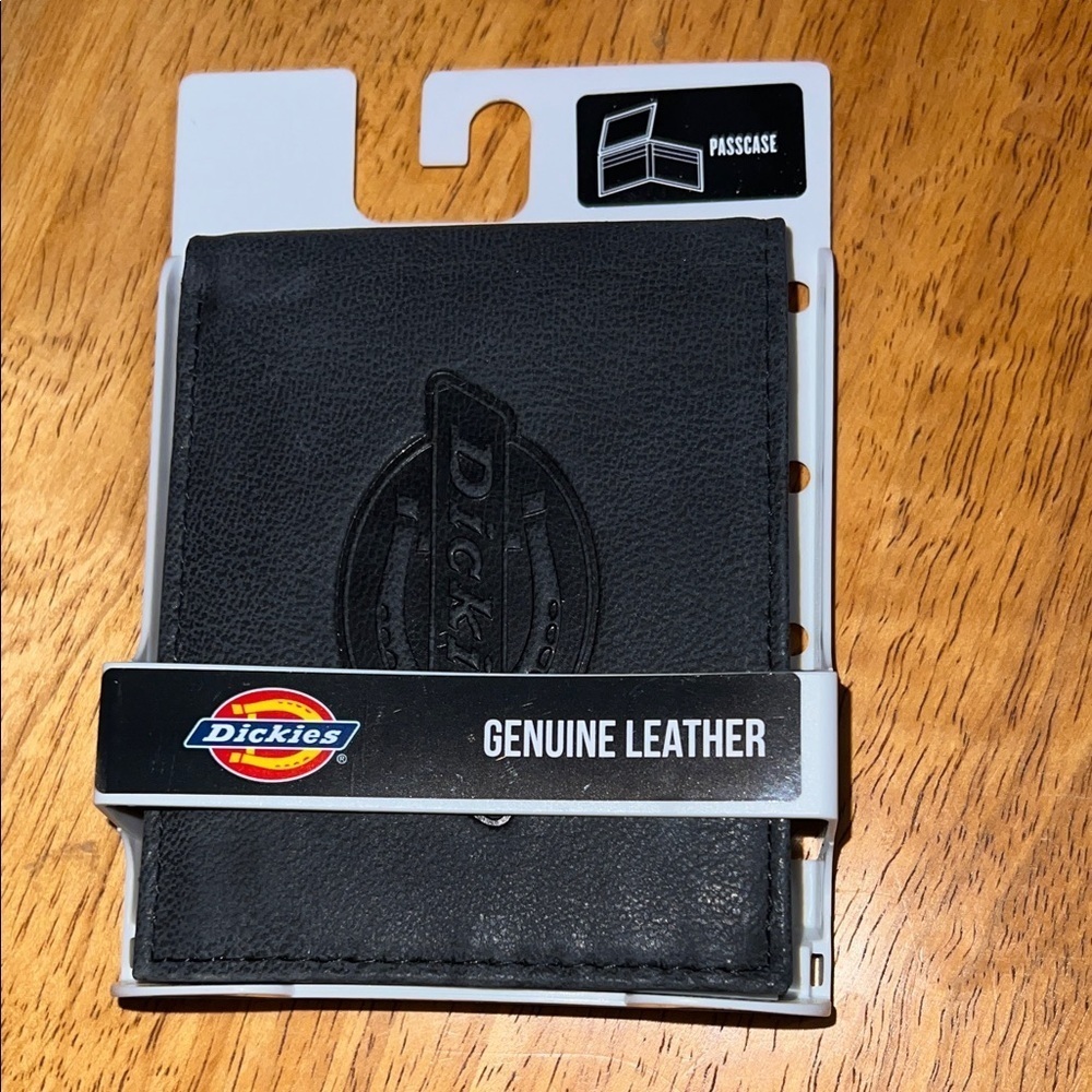 Dickies Black Leather Passcase